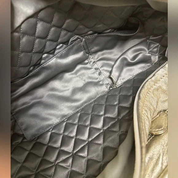 WIN THIS FOR $3!! Vintage Chanel Feather Weight Bowling Quilted Leather Bag - Picture 10 of 11